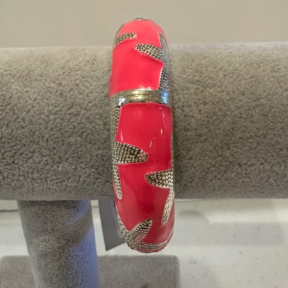 NWT Sequin by Nordstrom Starfish Clamper Bangle Bracelet, silver w/ dark pink - Picture 3 of 11